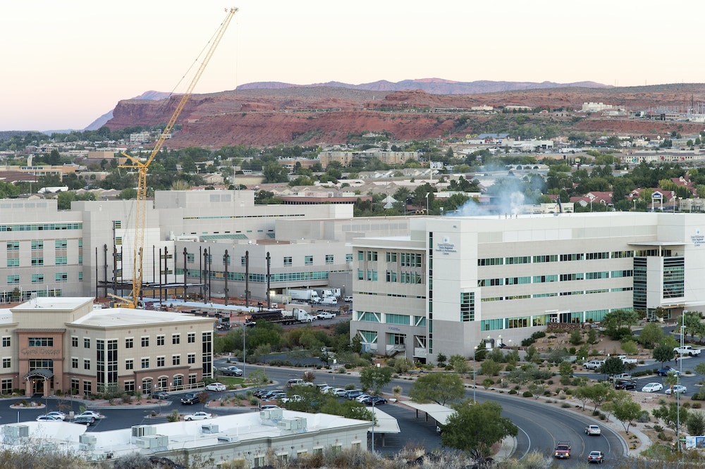 Holiday Inn Express Hotel Suites St George North 24/48