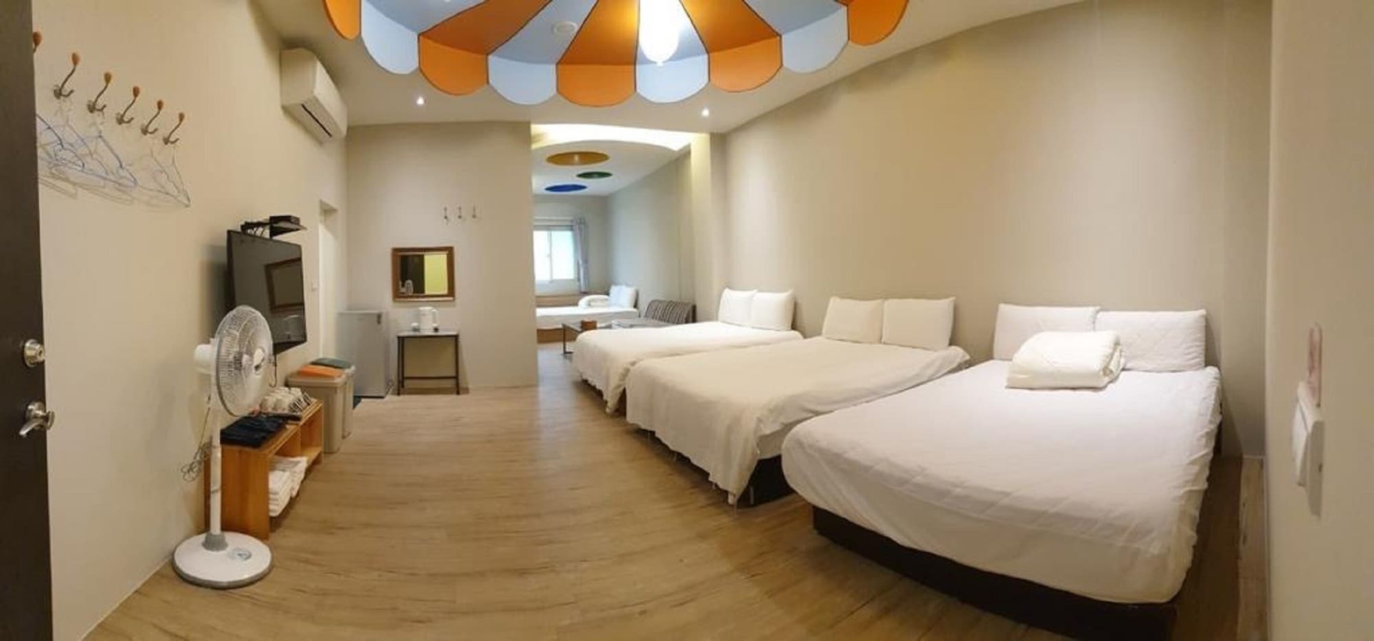 Gallery, 4 Double Beds