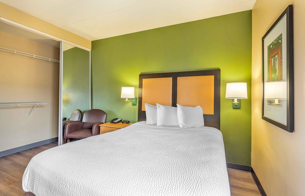 STUDIO, QUEEN BED, ACCESSIBLE
