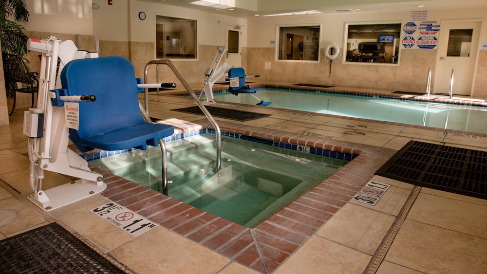 Holiday Inn Express Hotel & Suites Lincoln-Roseville Area 48/71