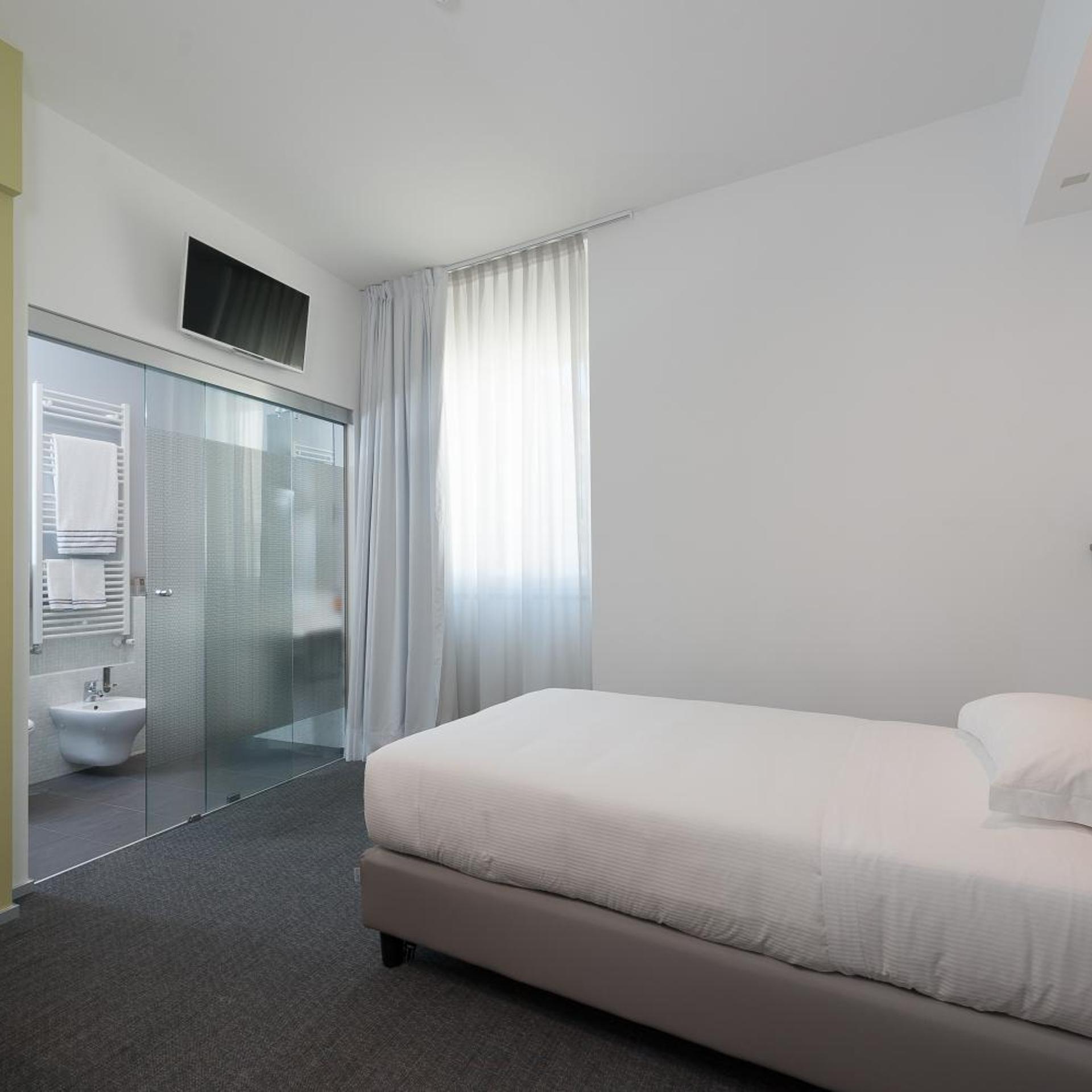 غرفة مفردة، Hotel Executive Inn 6/12