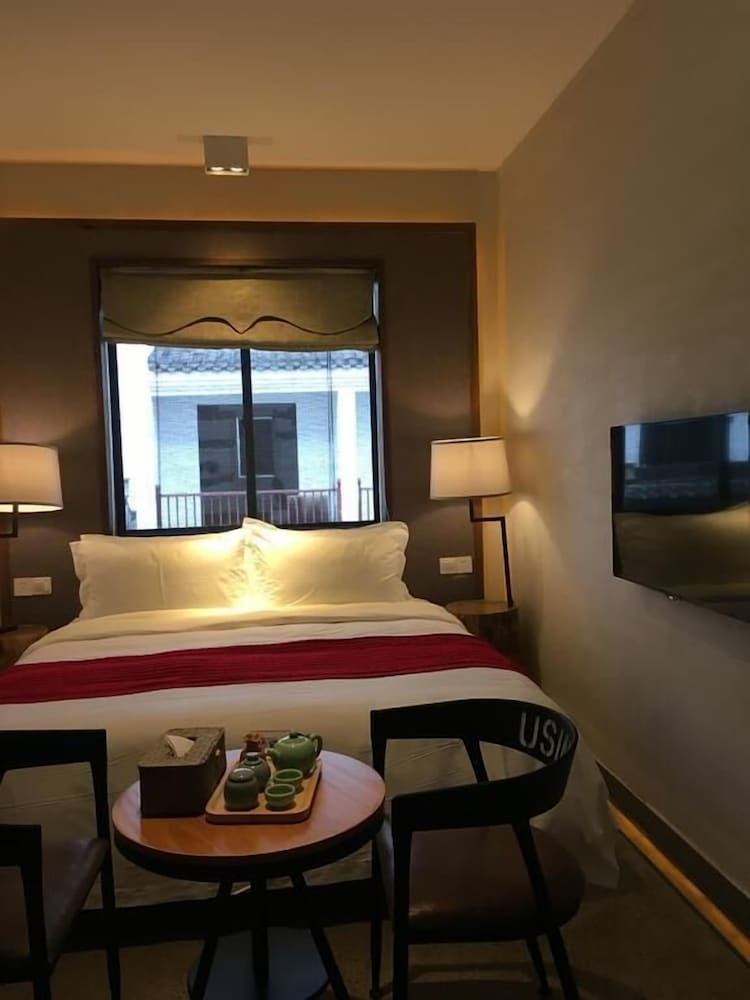 Huangshan Huizhou Creek Villa 17/38