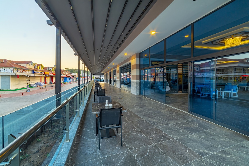 Lonicera Premium Hotel 35/42