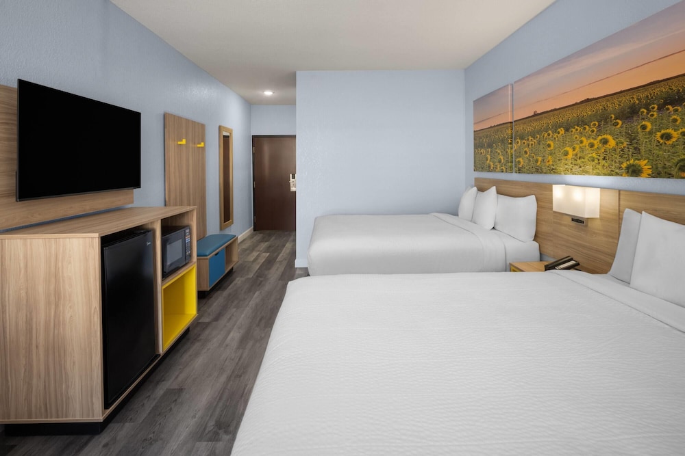 Days Inn by Wyndham Dodge City 11/56