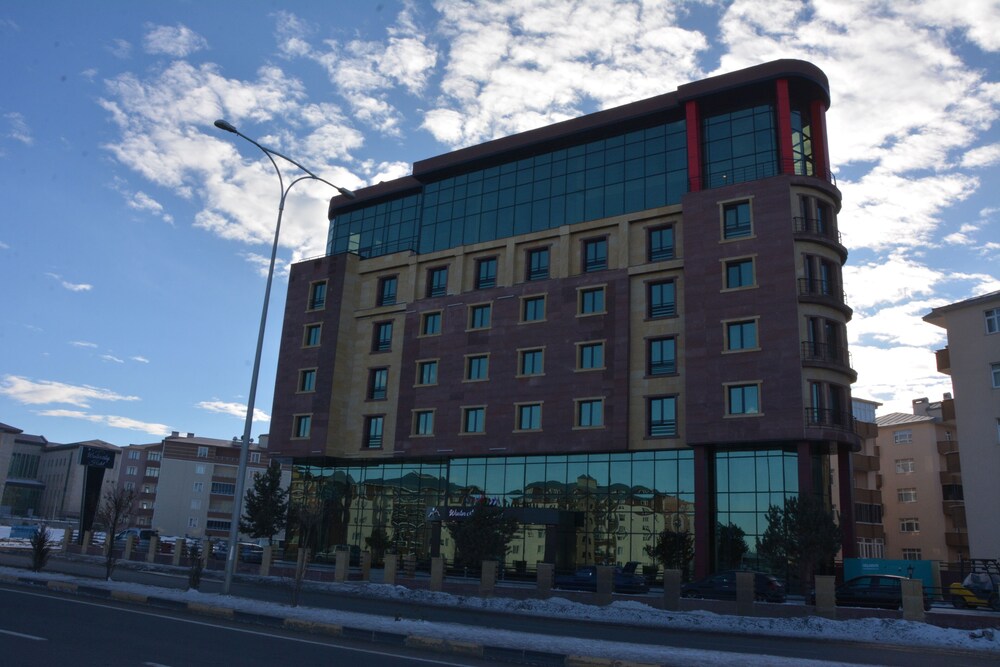 Winter City Hotel 3/35