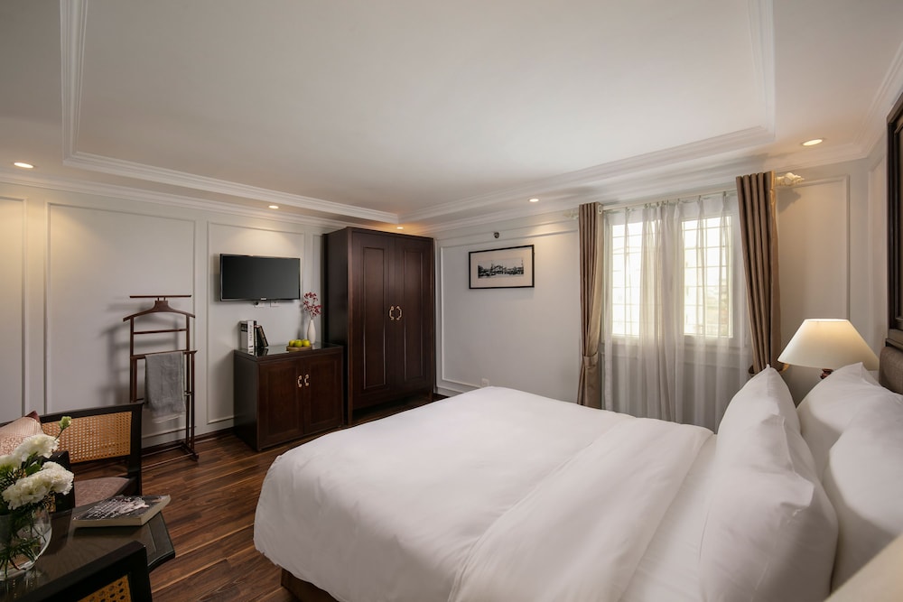 Deluxe, Double or Twin Bed, Street View