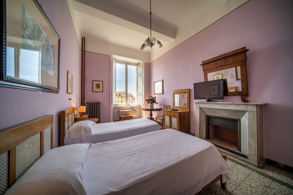 CLASSIC, DOUBLE OR TWIN BED, RIVER VIEW
