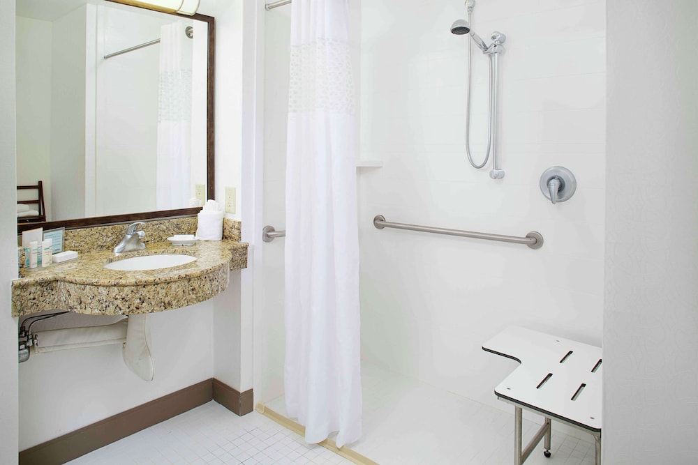 Hampton Inn Garden City Long Island, NY 14/32