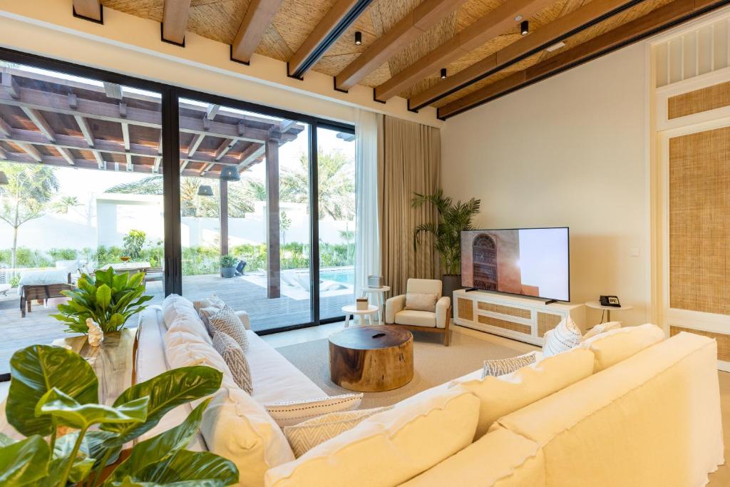 2 Bedrooms, Villa