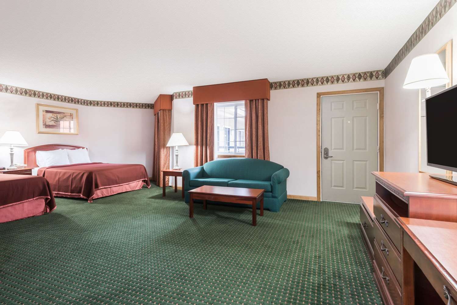 Howard Johnson by Wyndham Lenox 6/12