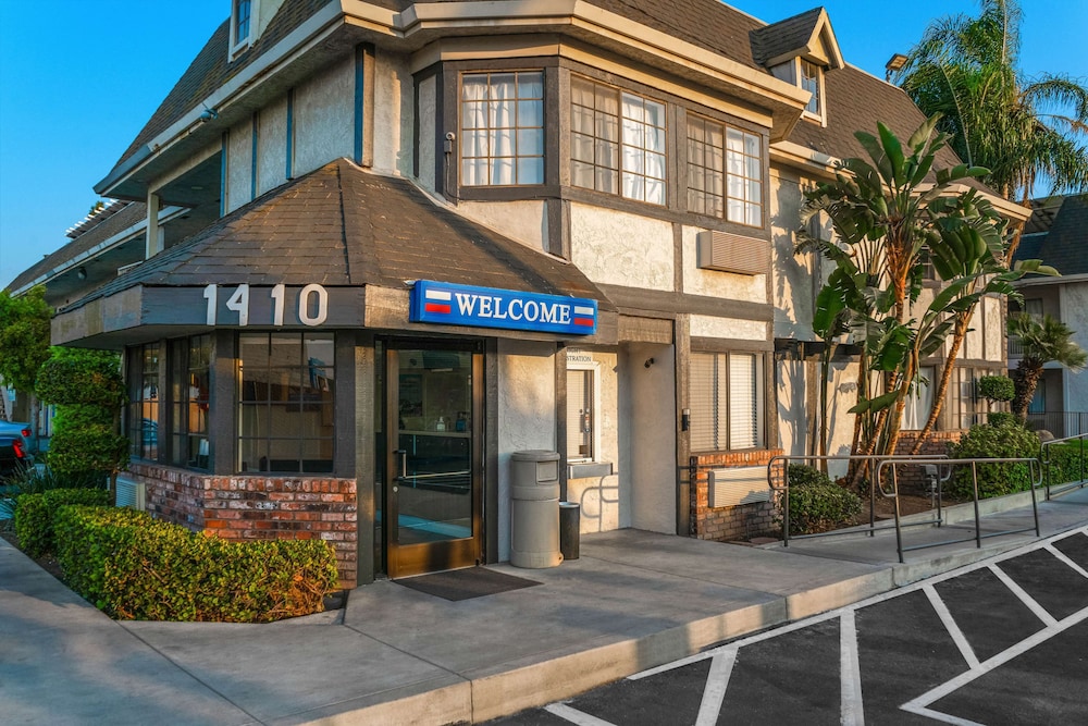 Motel6 Merced, CA - North 38/43