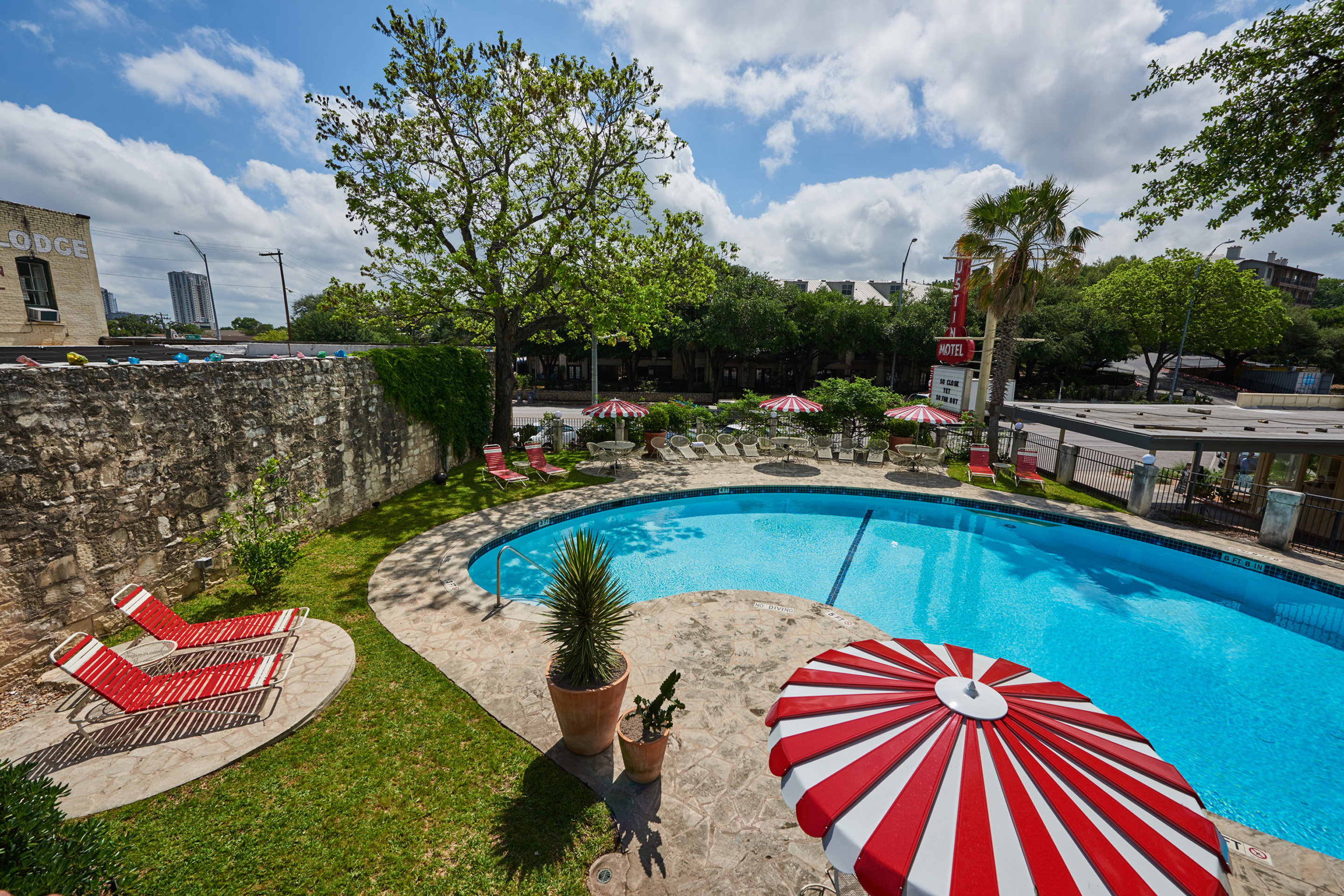 Austin Motel 64/66