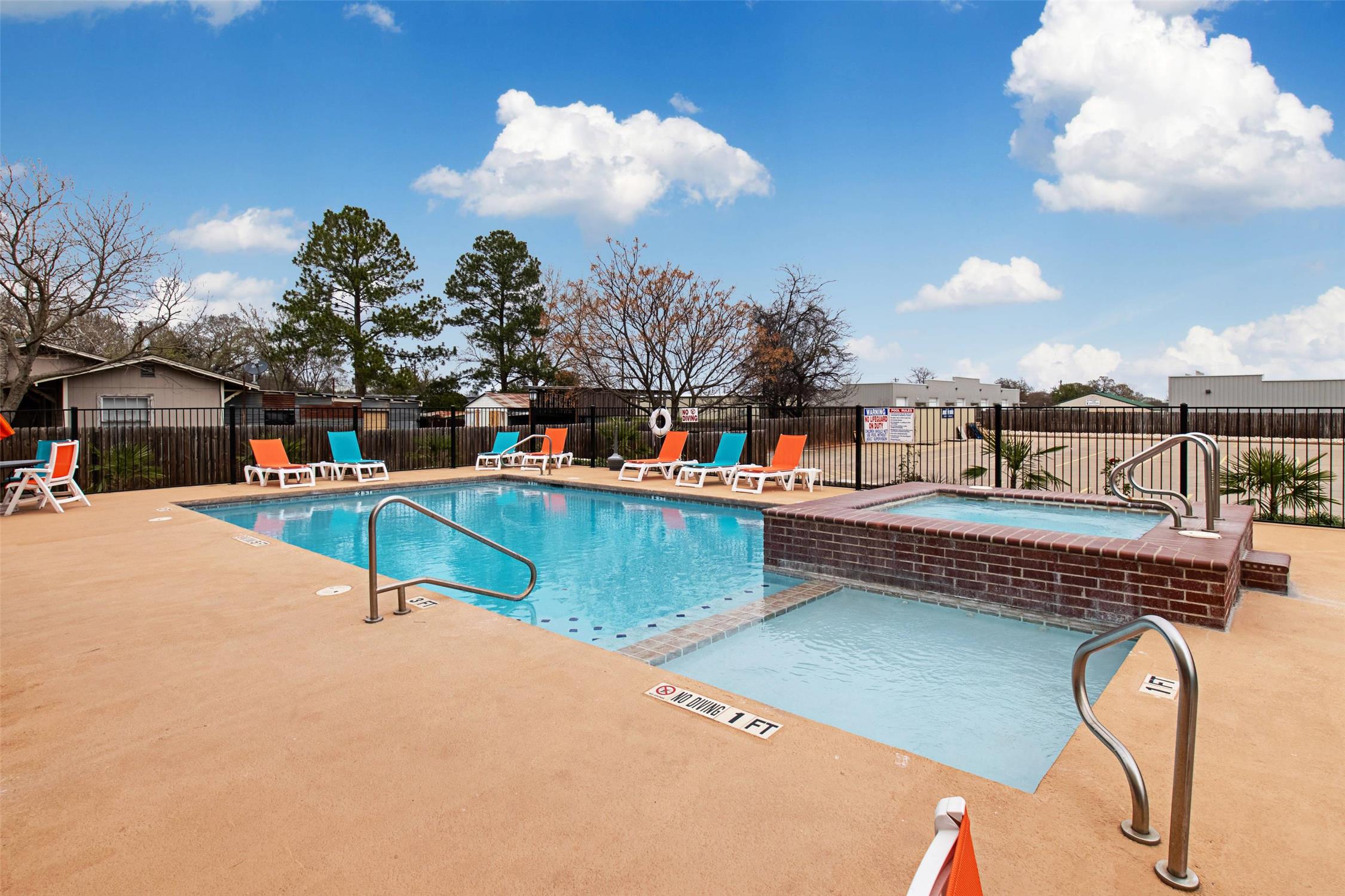 Comfort Inn & Suites Fredericksburg TX 15/30