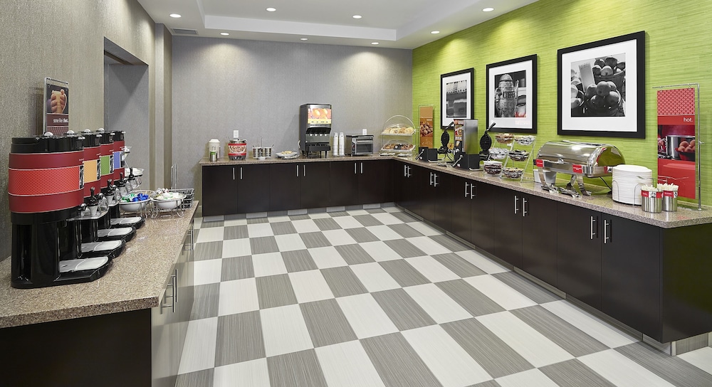Hampton Inn By Hilton Calgary Airport North 40/58
