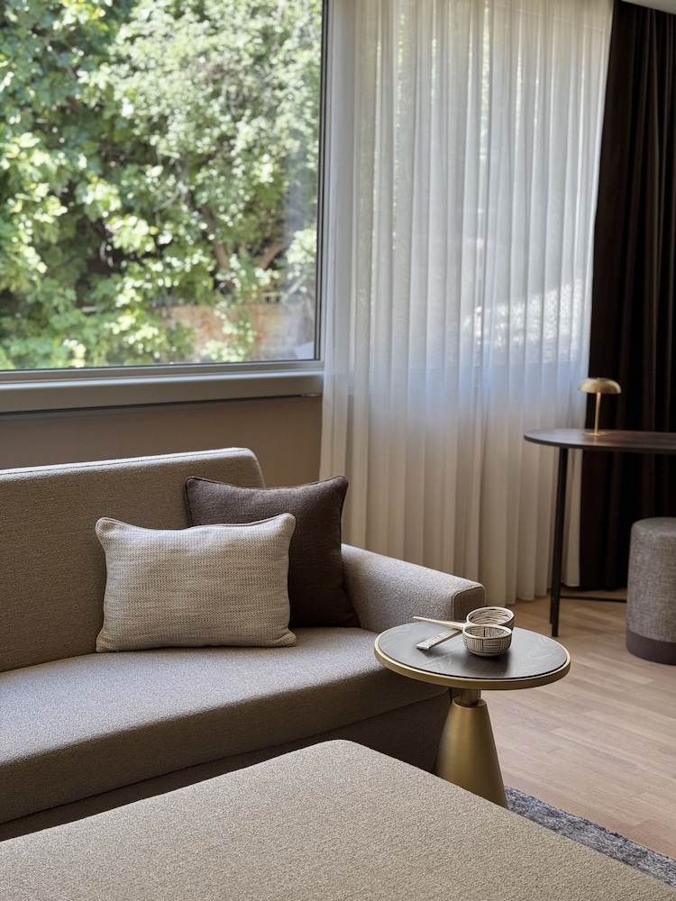 Weingart Suites Hotel 41/58