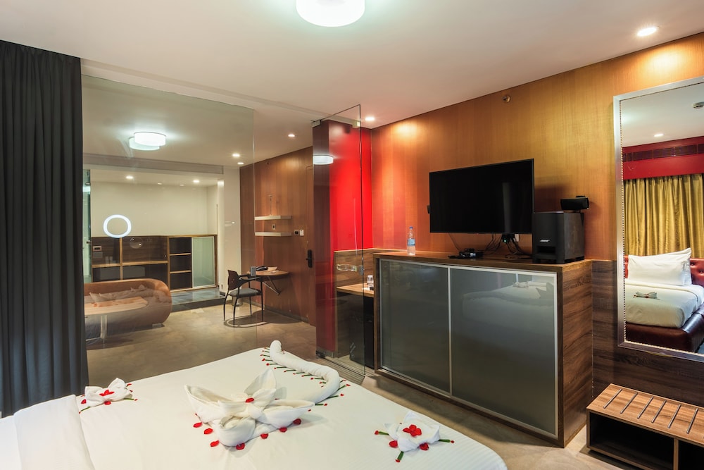 Fahrenheit Hotel 40/50