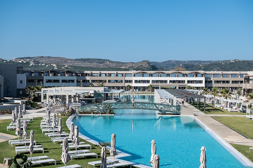 Euphoria Resort 73/76