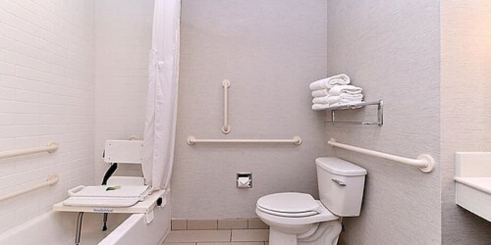 Holiday Inn Express Hotel and Suites Terre Haute 21/73