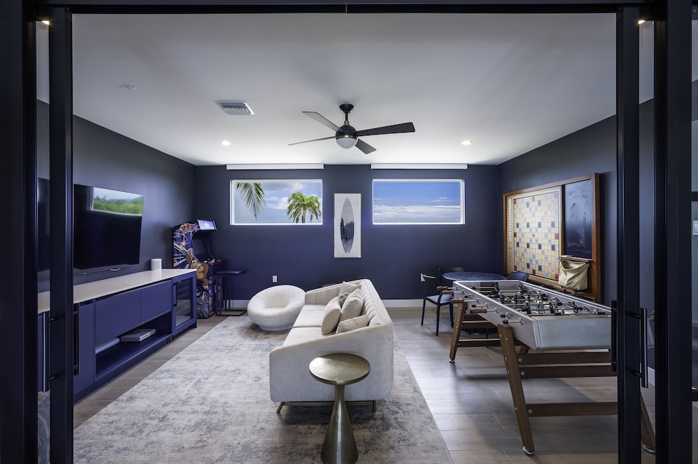 Black Urchin Boutique Resort 46/65