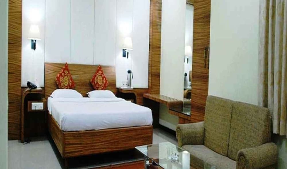 Hotel Simran Heritage Pvt. Ltd. 14/55