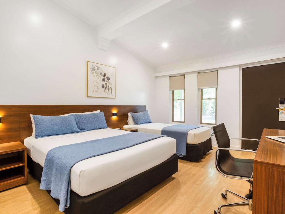 Standard, Queen Bed