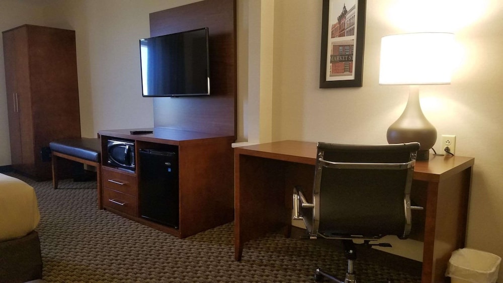 Comfort Inn Airport Roanoke VA 48/53