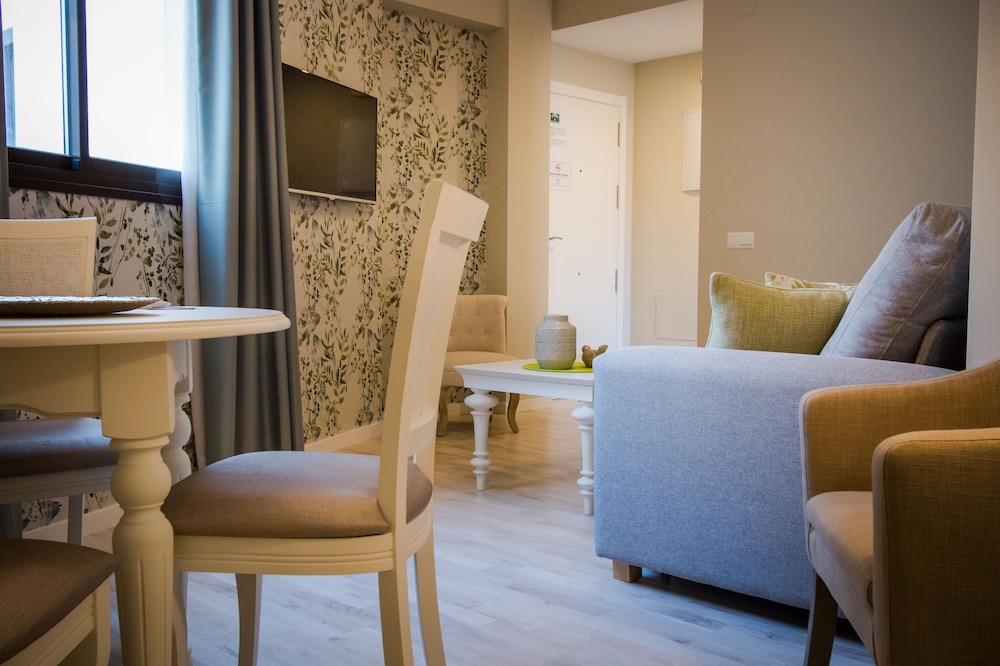 HOLIDAYS2MALAGA SUITES APARTMENTS 11/51