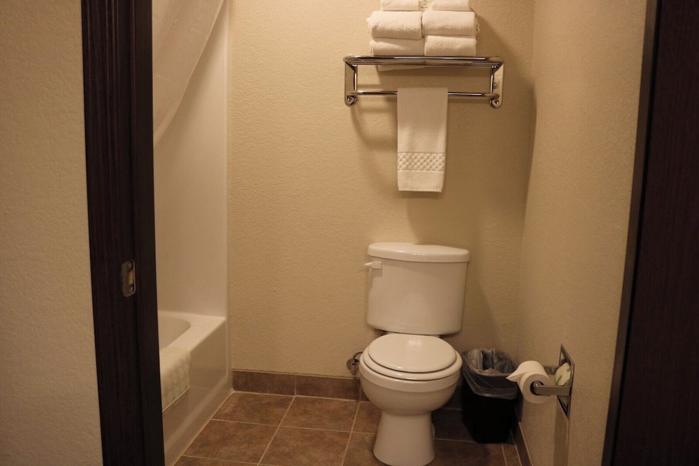 Cobblestone Inn and Suites Newton (ex. Boulders Inn & Suites) 53/55