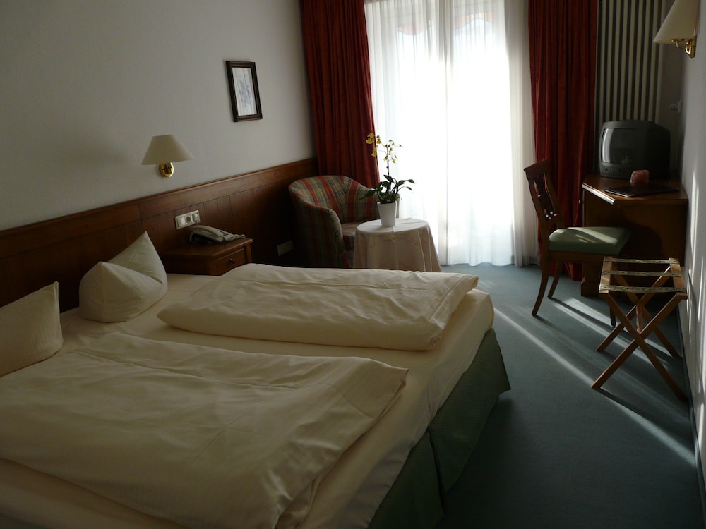 Hotel Roter Hahn Bed and Breakfast 8/44