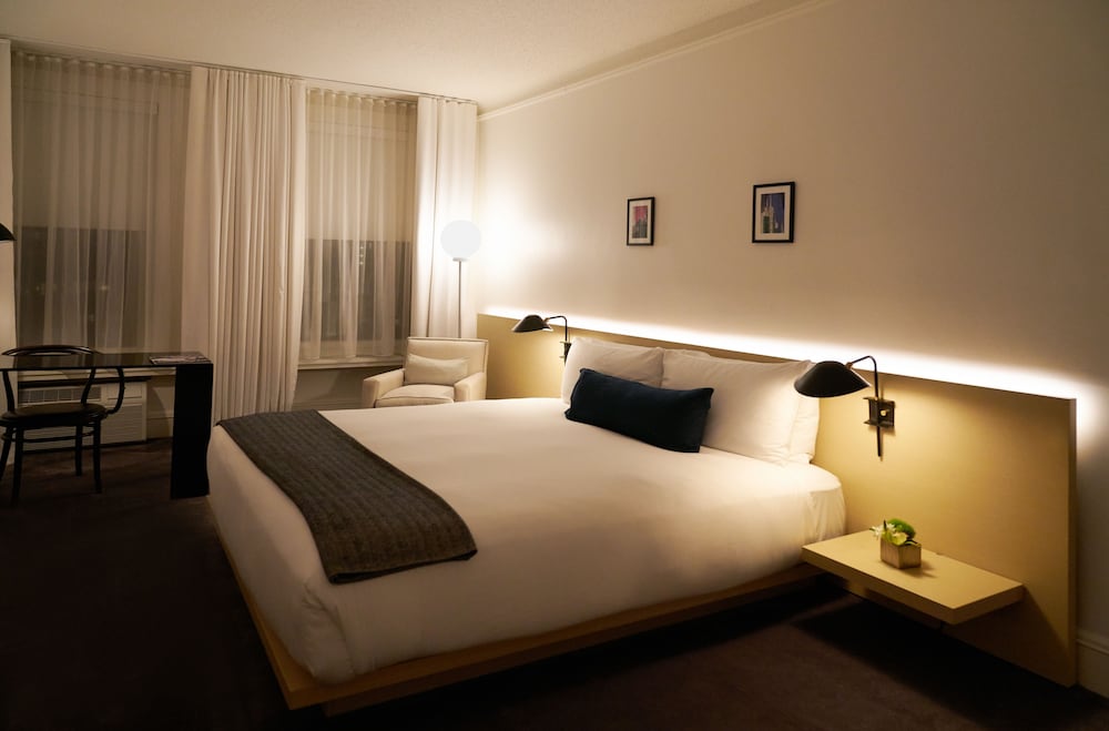 The Chicago Hotel Collection Ambassador Gold Coast 17/57
