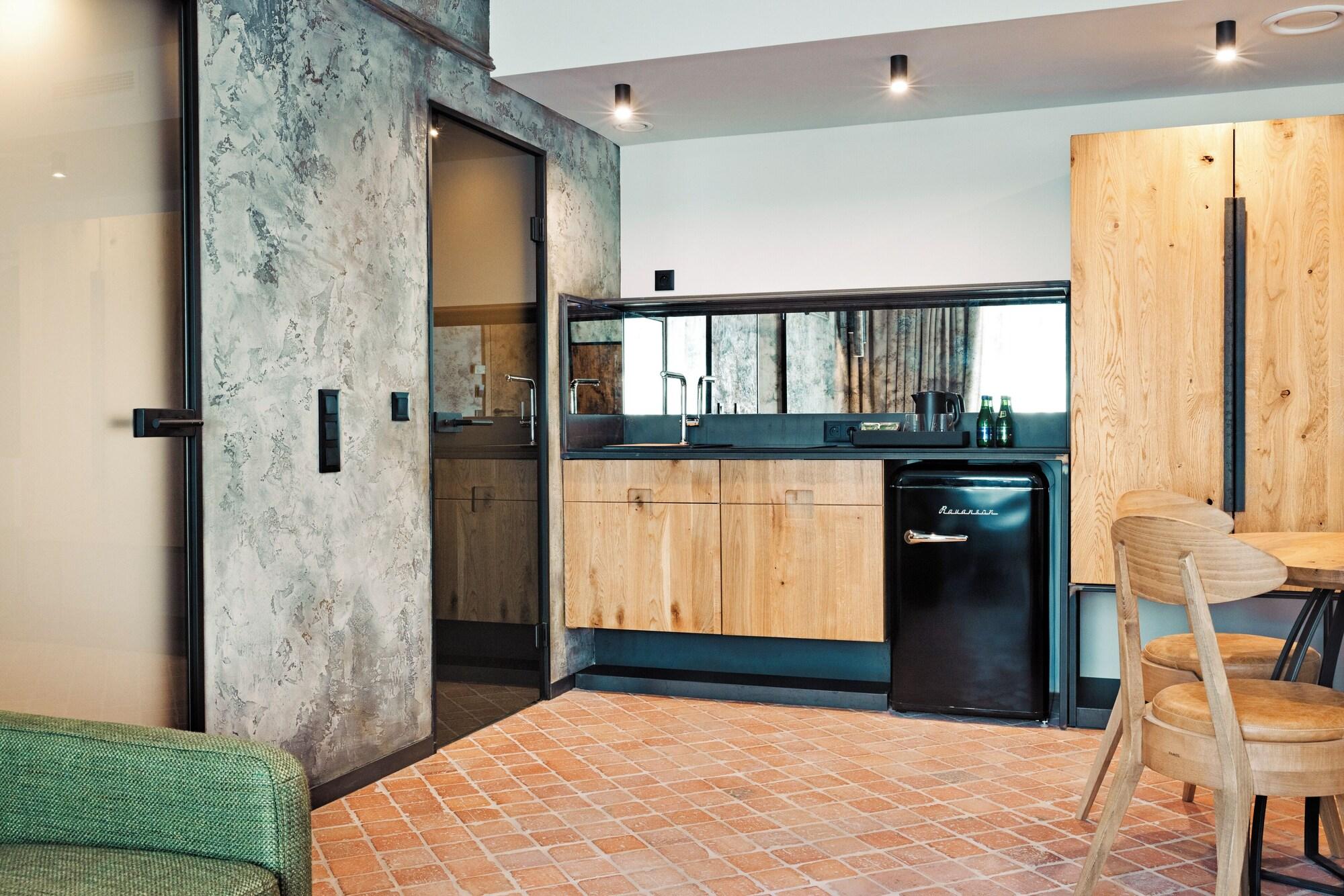 Nomadic Urban Premium Suites 10/50
