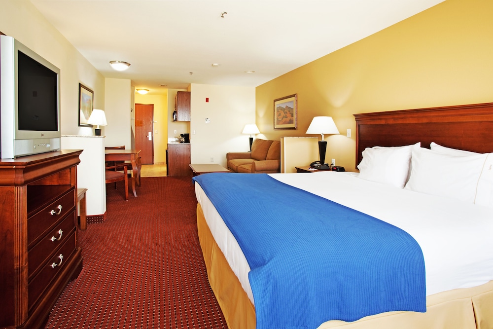 Holiday Inn Express Suites Tooele 16/52