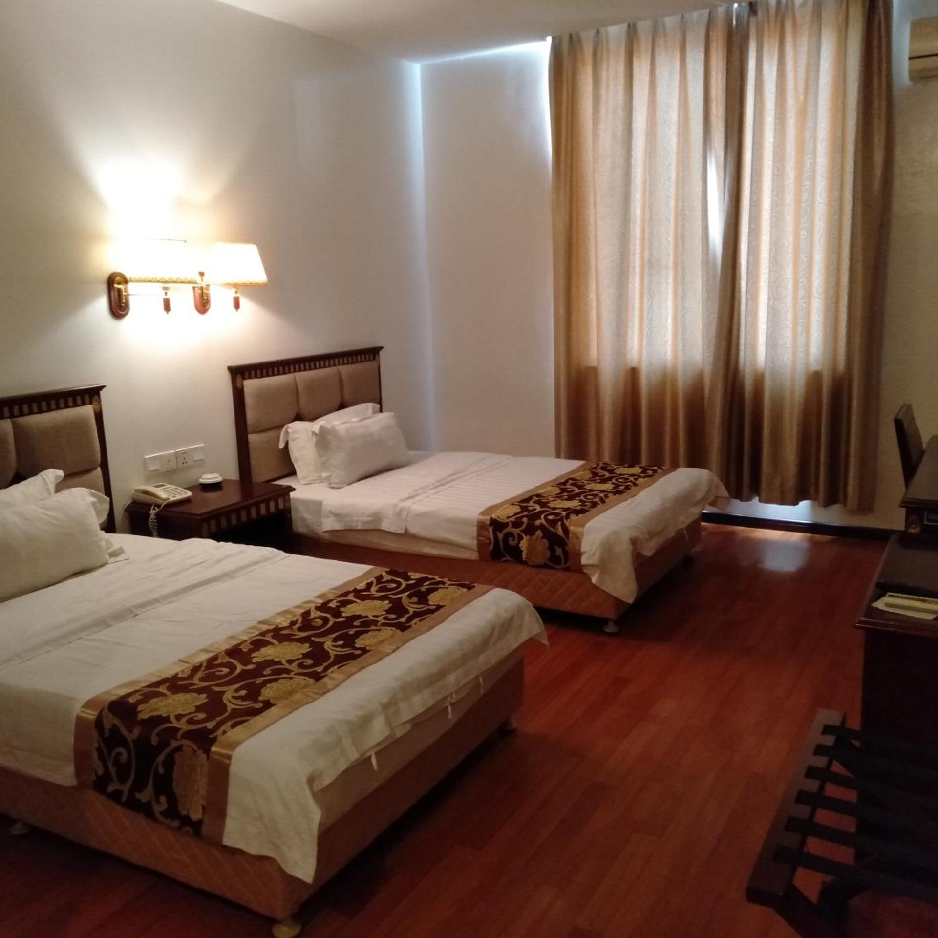 Excelsior Resort Hotel 4/32