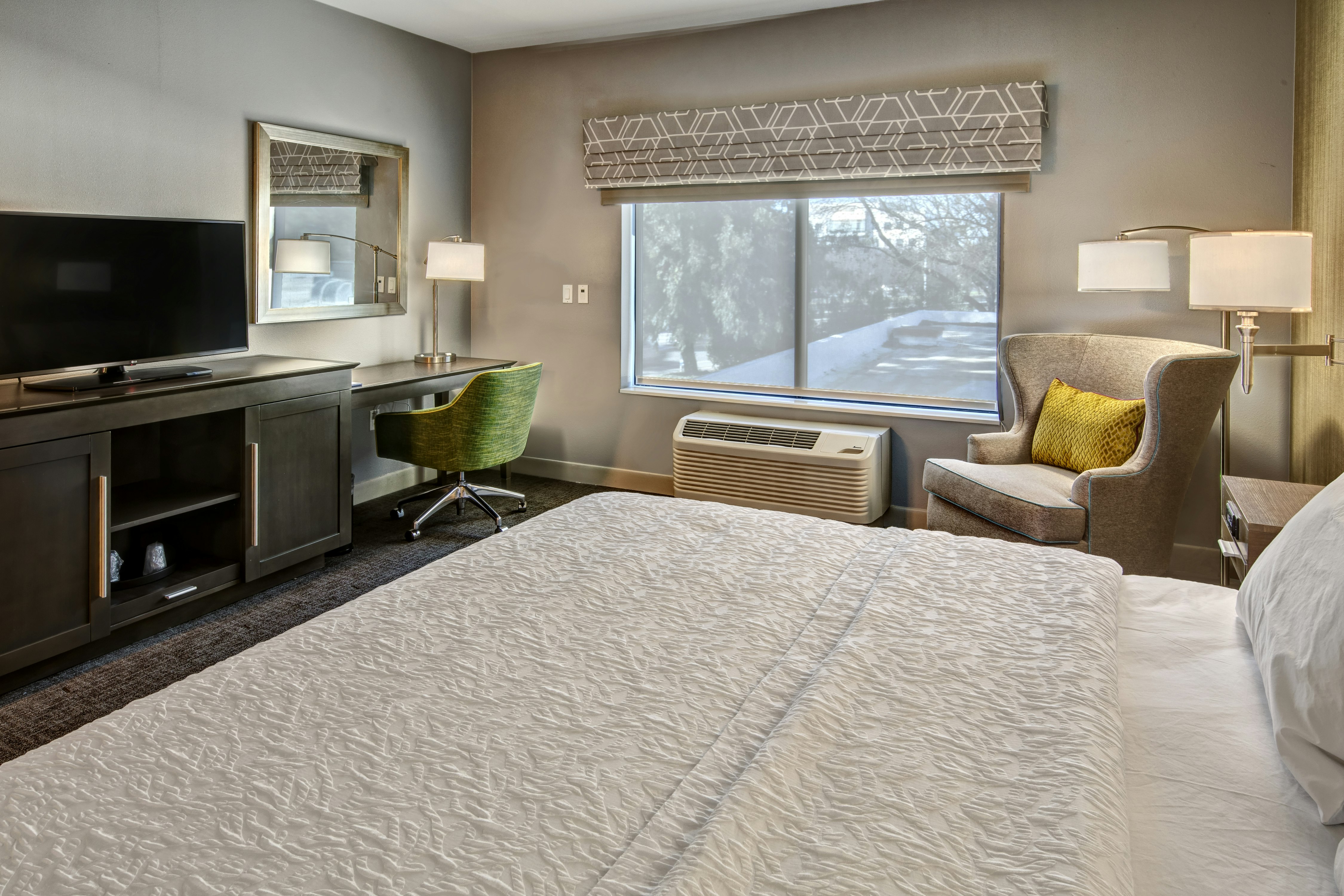 STUDIO, KING BED, ACCESSIBLE