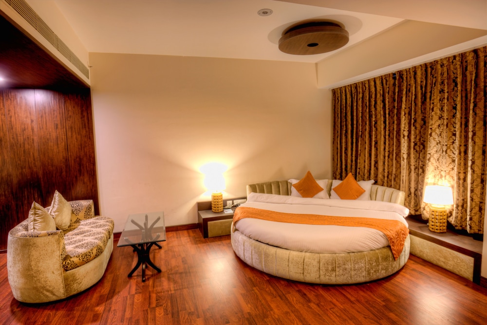 Mercure Chandigarh Tribune Chowk 33/66