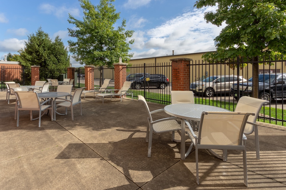 Holiday Inn Express Indianapolis Southeast 56/69