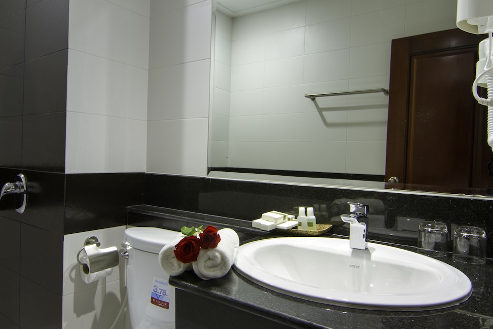 Rose Emerald Hotel 58/63