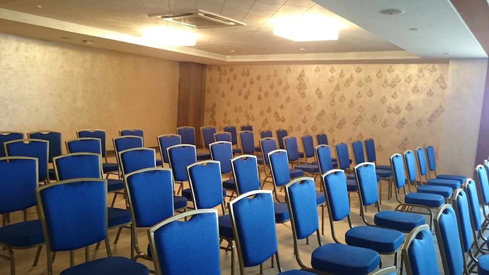 Mango Hotels Naveen 19/21