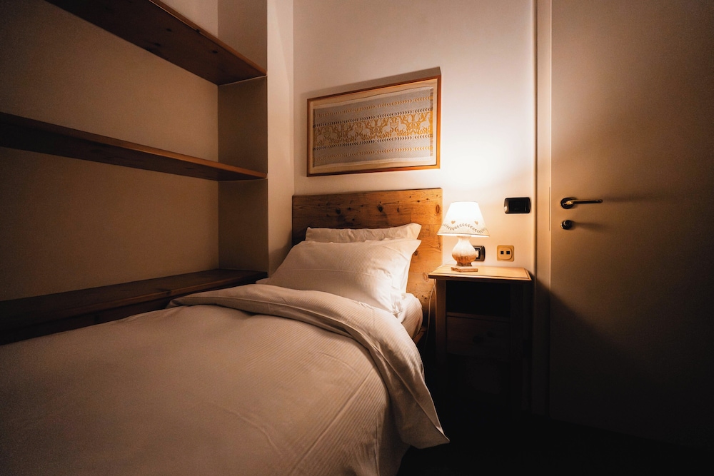 Room, Single, Single Bed