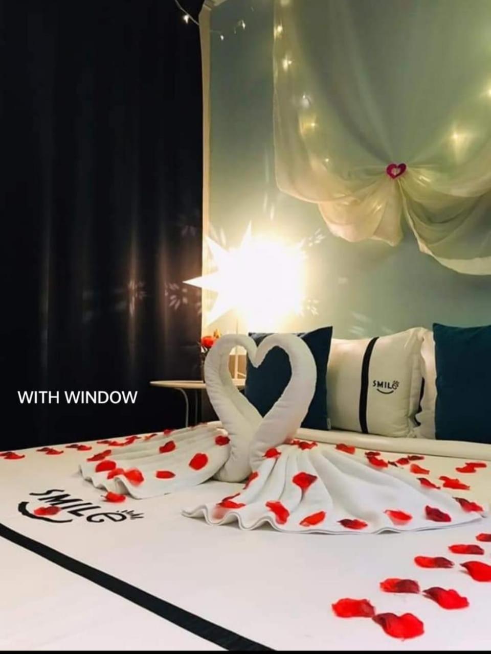 Theme, Double Bed
