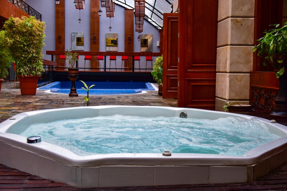 Grand Victoria Boutique Hotel 46/69