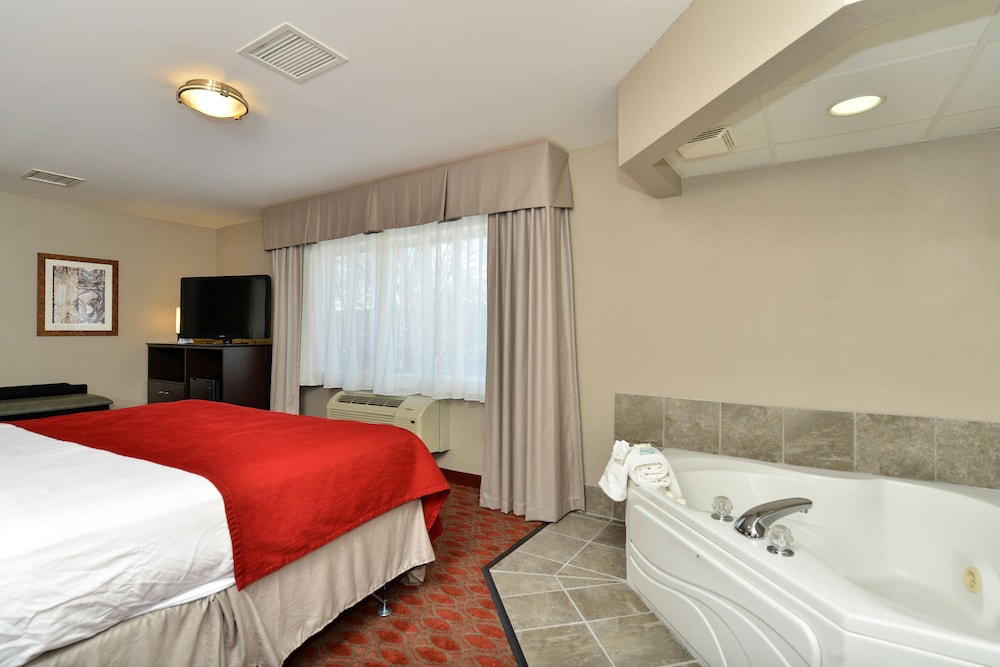 Baymont by Wyndham Brooklyn Center 11/40