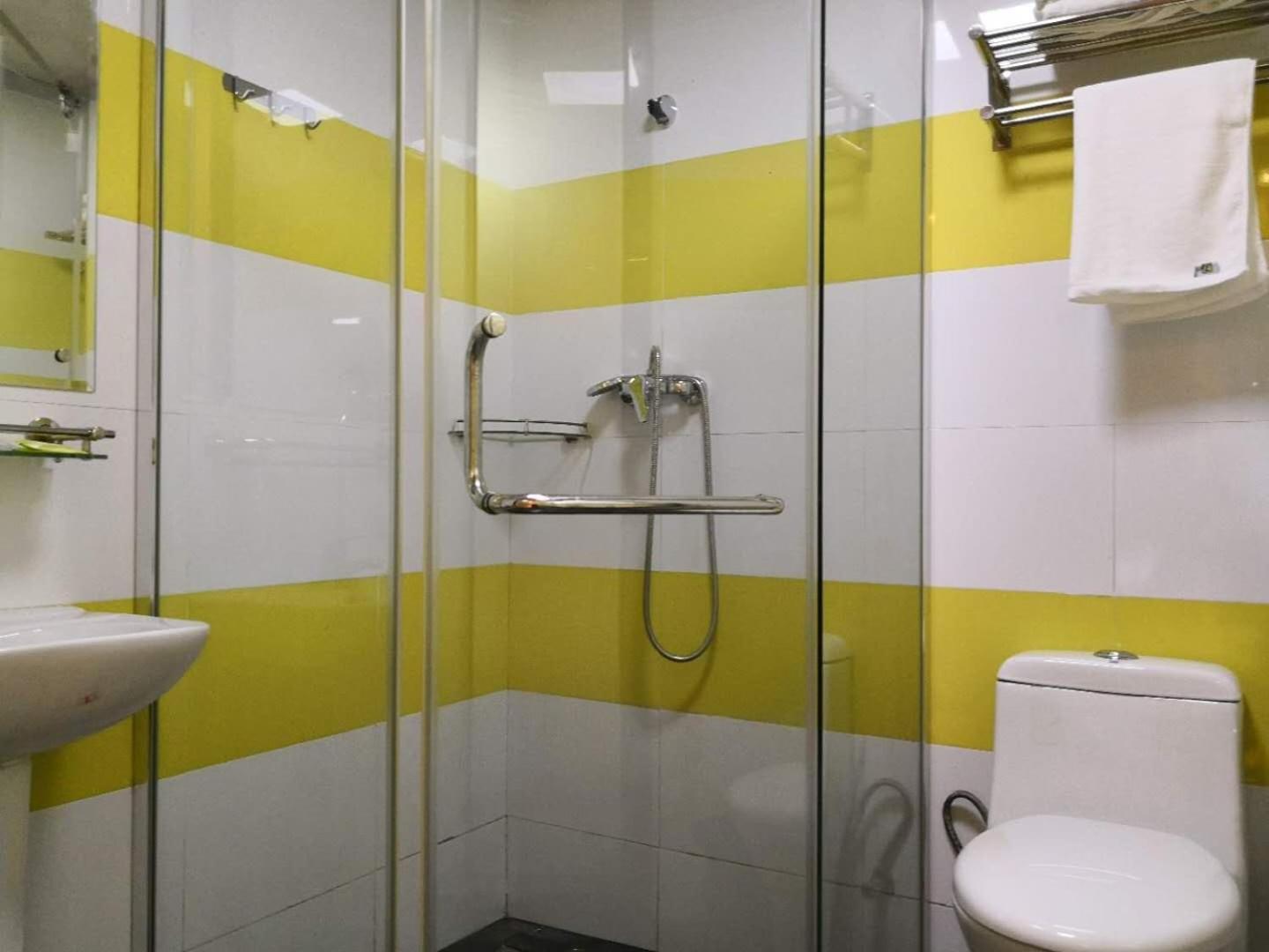 Orange Fashion Apartment (Guangzhou Xiajiao Metro Station) 23/25