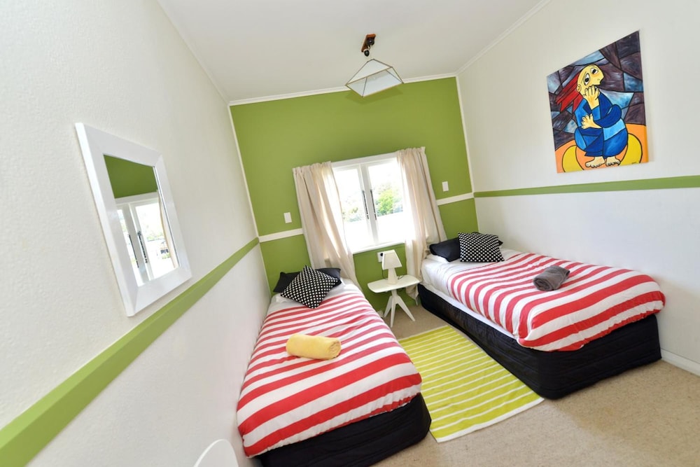 Ducks &amp; Drakes Boutique Motel &amp; Backpackers 5/43