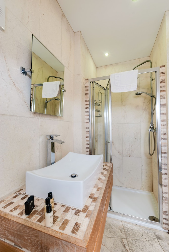 Base Serviced Apartments - Sir Thomas Street 21/57