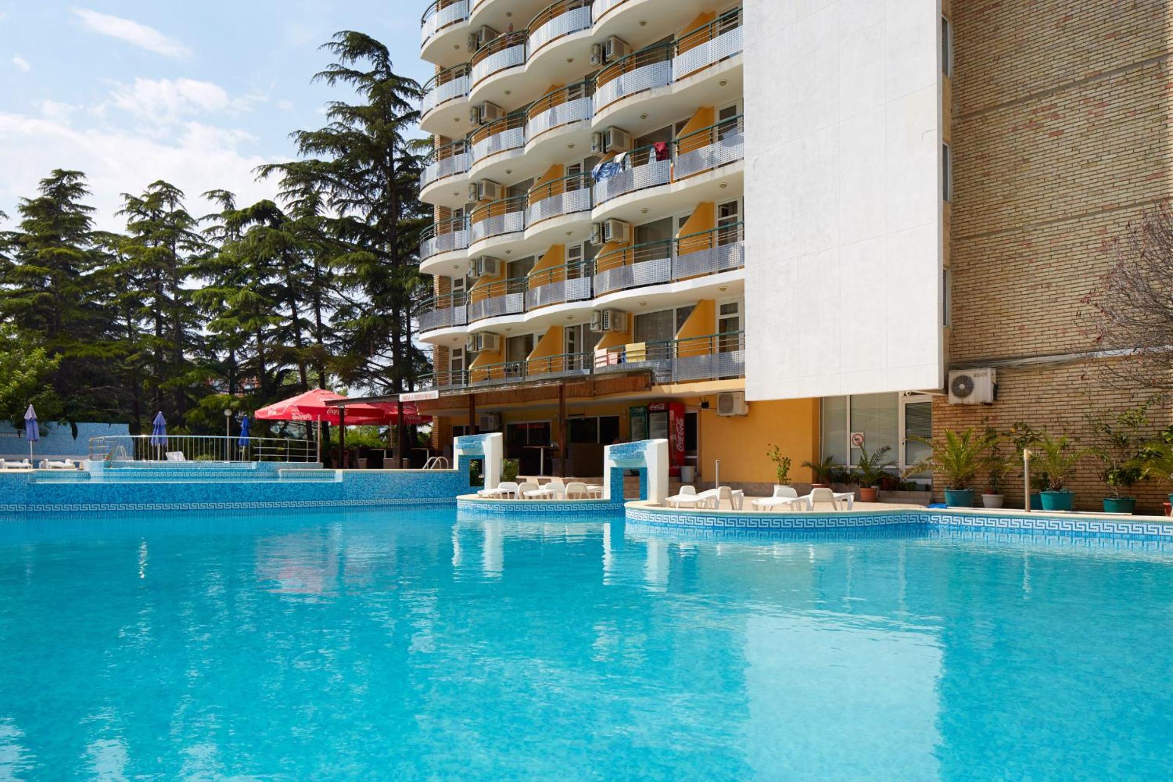 Hotel Yantra 8/21