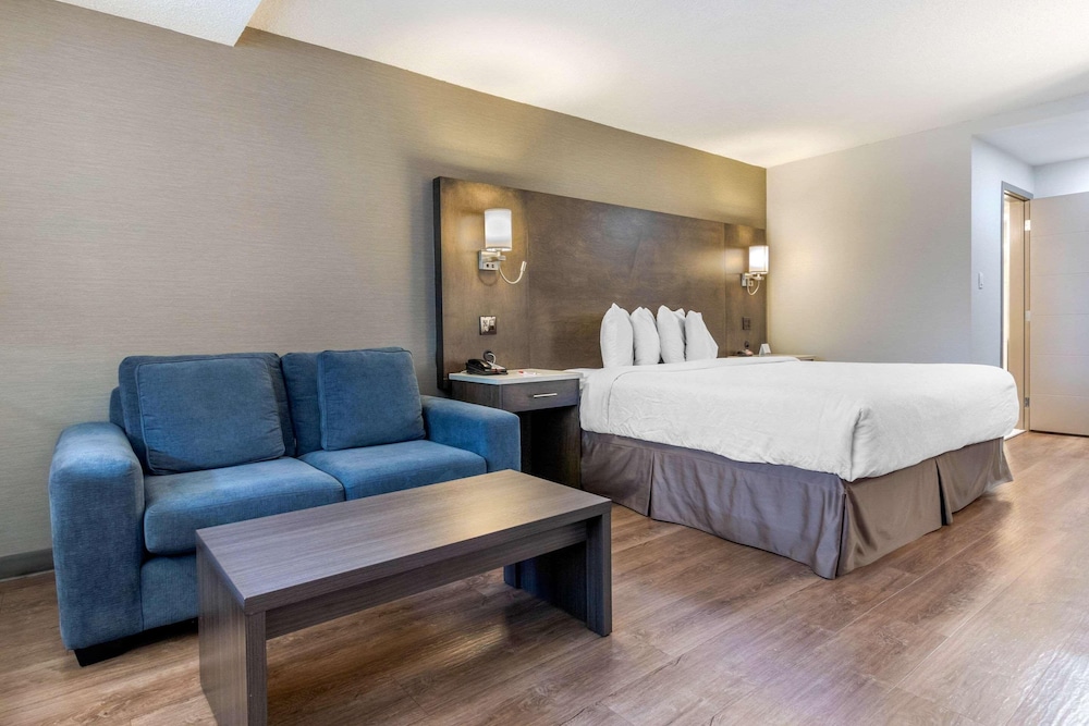 Super 8 by Wyndham Macleod Trail Calgary 32/60
