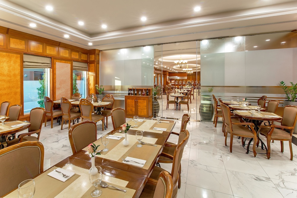 restaurant cafeteria