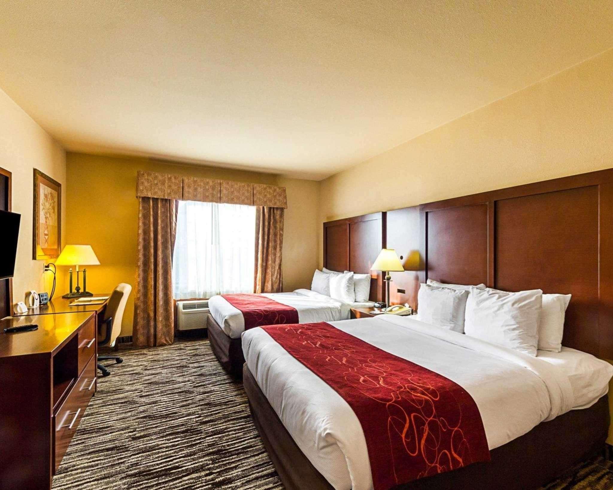 SUITE, 3 QUEEN BEDS