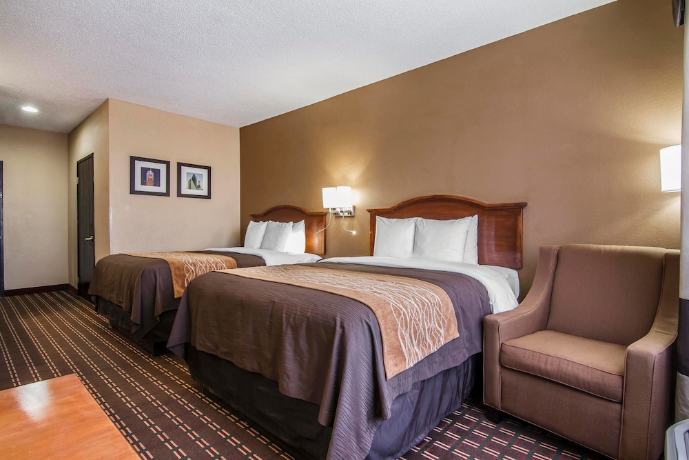 Quality Inn & Suites I-35 E-Walnut Hill 12/41
